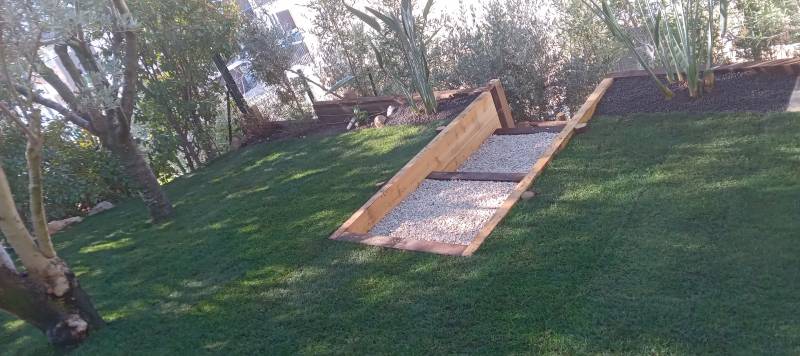 Pose de gazon en plaques pour l'aménagement de jardin d'un particulier à Marseille 13013