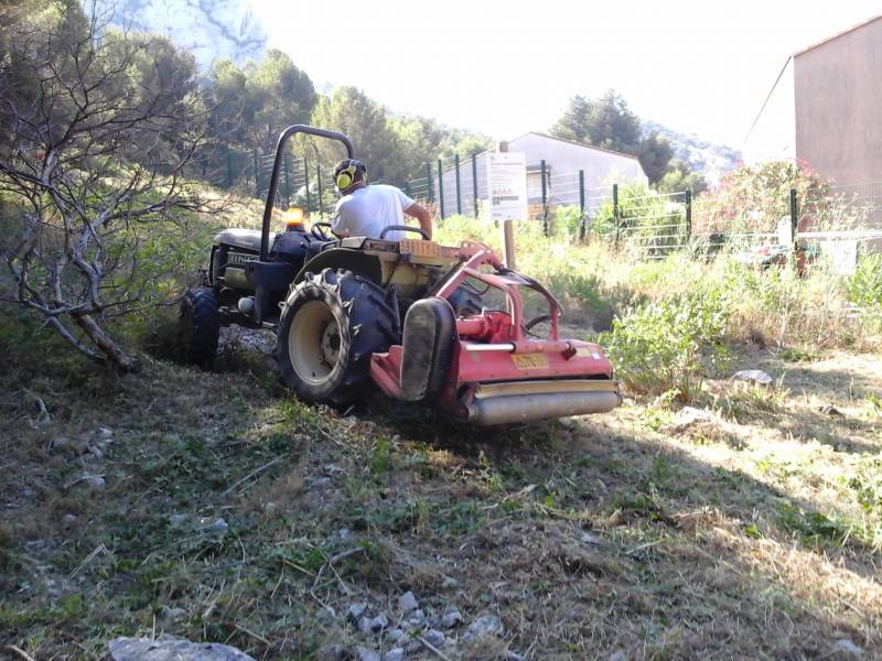 Débroussaillage obligatoire sur un terrain à La ciotat, St Cyr et Bandol